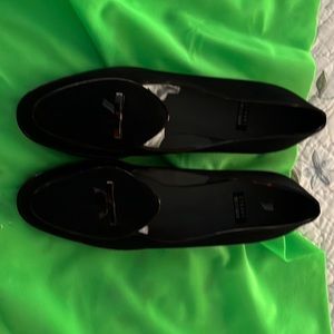 Dress casual.  Made in Spain.  Fiber with laminated trim